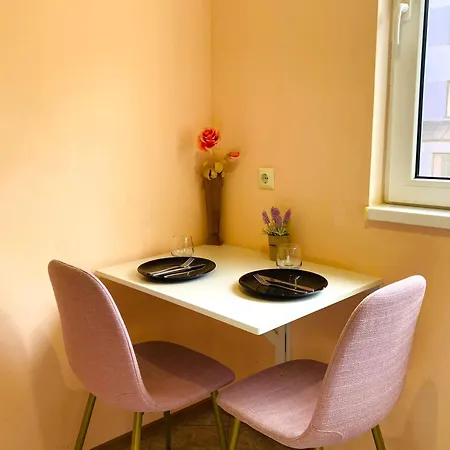 Sunny For 4 Guests 2 Minutes From High Street Διαμέρισμα *