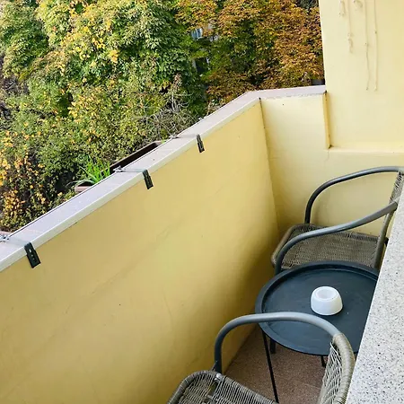 Sunny For 4 Guests 2 Minutes From High Street Διαμέρισμα