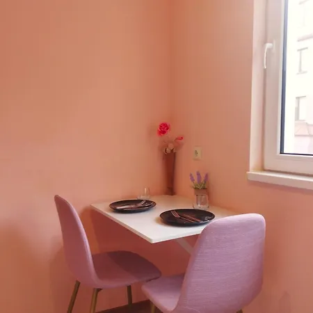 Sunny For 4 Guests 2 Minutes From High Street Διαμέρισμα *